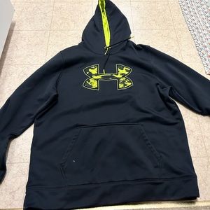 Under Armour, men’s black, hooded sweatshirt with kangaroo pocket.